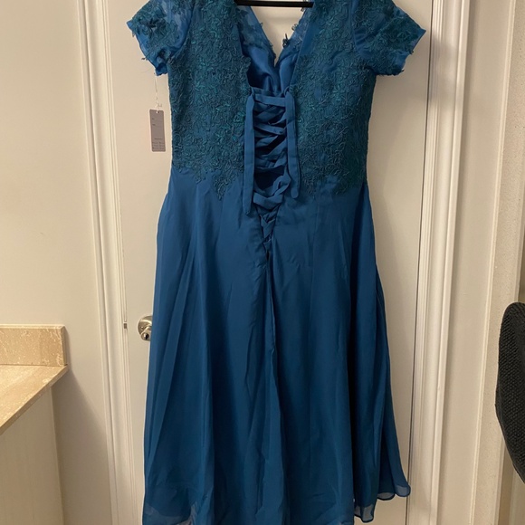 BNWT Tea Length Mother of The Bride Dress, size 16w - Picture 2 of 6